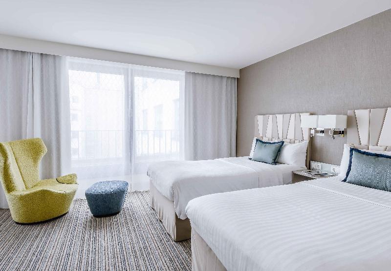Courtyard By Marriott Oberpfaffenhofen Munich South Hotel Gilching Exterior photo